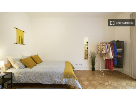 Zimmer zu vermieten in 3-Zimmer-Wohnung in Alvalade,… - Zu Vermieten