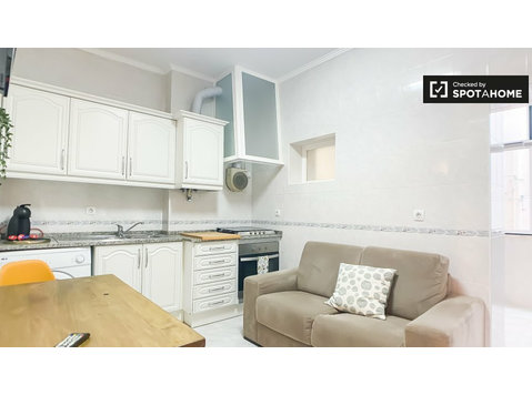 Apartamento de 2 dormitorios en alquiler en Olaias, Lisboa - Byty