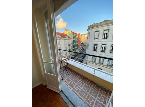 Maria Alice 2: Cosy Bedroom with private balcony - Общо жилище