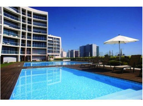 Charming Apartment with Balcony & Pool - Под наем