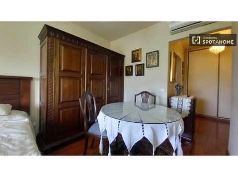 Chambre confortable à louer à Olaias, Lisbonne - À louer