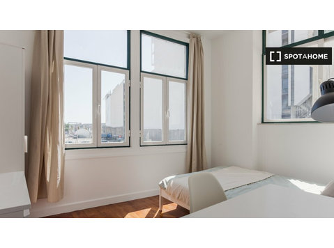 Eckzimmer in 8-Zimmer-Wohnung in Misericórdia, Lissabon - Zu Vermieten