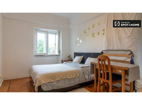 Gemütliches Zimmer zur Miete in 3-Zimmer-Wohnung in… - Zu Vermieten