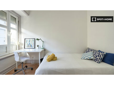 Accogliente camera in affitto in appartamento con 13 camere… - In Affitto
