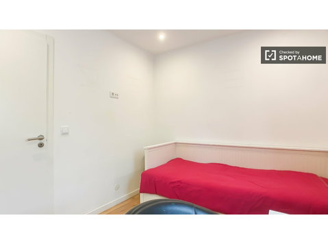 Przytulny pokój do wynajęcia w domu z 8 sypialniami w Parede - Do wynajęcia