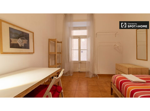 Cozy room for rent in Santo António, Lisbon - Za iznajmljivanje