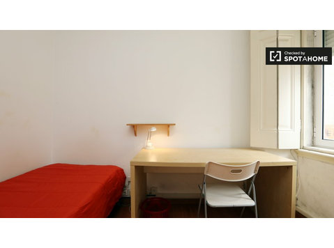 Möbliertes Zimmer in 3-Zimmer-Wohnung in Campolide, Lisboa - Zu Vermieten
