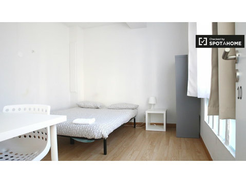 Open room in 10-bedroom apartment in Areeiro, Lisboa - 임대