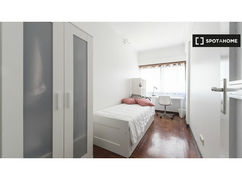 Aluga-se quarto, apartamento T10, Saldanha, Lisboa - Aluguel