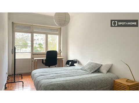 Chambre à louer pour femmes dans un appartement partagé à… - À louer