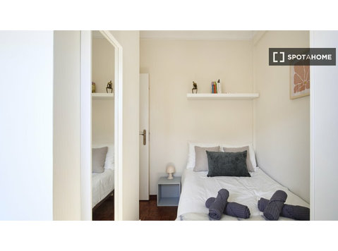 Chambre à louer dans un appartement de 10 chambres à… - À louer