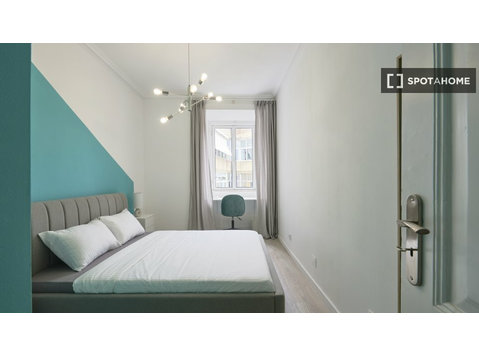 Quarto para alugar em apartamento de 11 quartos em Lisboa - Aluguel