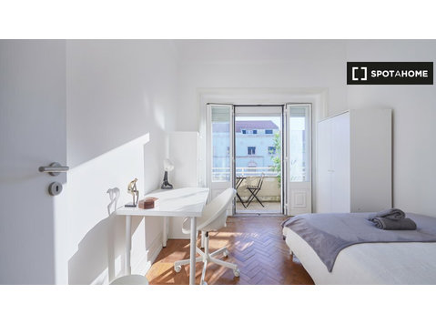 Room for rent in 12-bedroom apartment in Alameda, Lisbon - Til leje