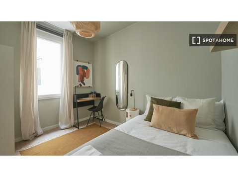 Zimmer zu vermieten in einer 12-Zimmer-Wohnung in Arroios,… - Zu Vermieten