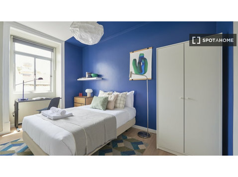 Zimmer zu vermieten in einer 12-Zimmer-Wohnung in Arroios,… - Zu Vermieten