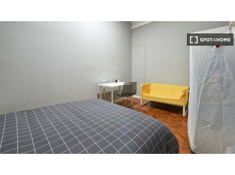 Quarto para alugar em apartamento de 12 quartos em Lisboa - Aluguel