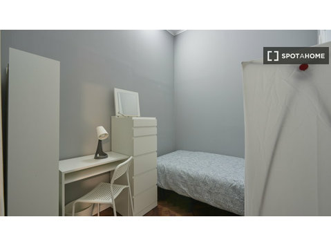 Quarto para alugar em apartamento de 14 quartos em Lisboa - Aluguel