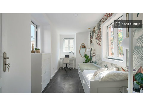 Se alquila habitación en casa de 14 habitaciones en Belém,… - Alquiler