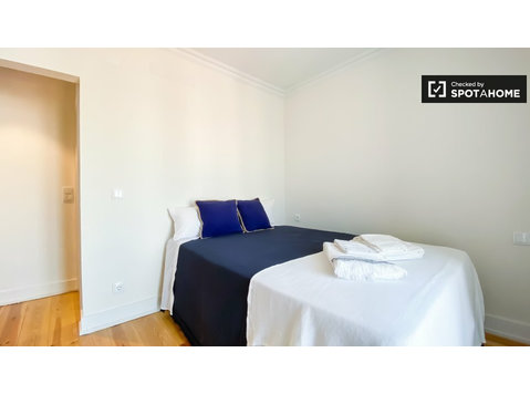 Lizbon'da 2 yatak odalı dairede kiralık oda - Kiralık