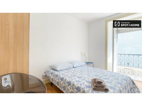 Se alquila habitación en piso de 2 dormitorios en Santa… - Alquiler