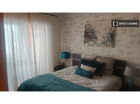 Pokój do wynajęcia w 2-pokojowym mieszkaniu w São Brás,… - Do wynajęcia