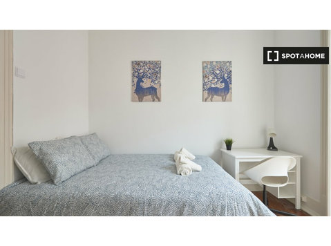 Room for rent in 3-bedroom apartment in Arroios, Lisbon - Til Leie