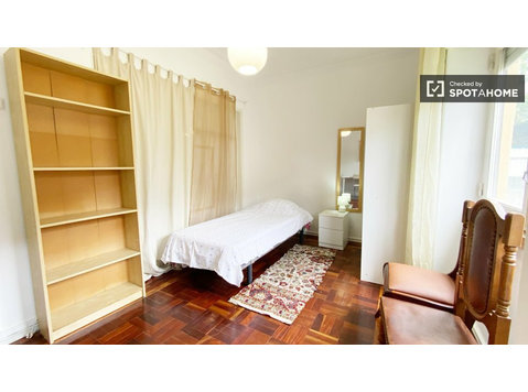 Zimmer zu vermieten in einer 3-Zimmer-Wohnung in Belém,… - Zu Vermieten