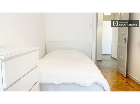 Se alquila habitación en el apartamento de 3 dormitorios en… - Alquiler