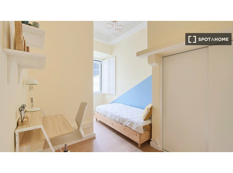 Quarto para alugar em apartamento de 3 quartos em Lisboa - Aluguel