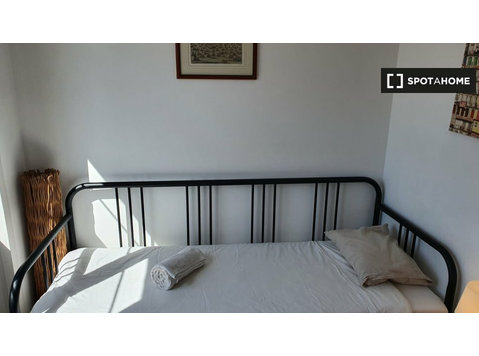 Zimmer zu vermieten in 3-Zimmer-Wohnung in Lissabon - Zu Vermieten