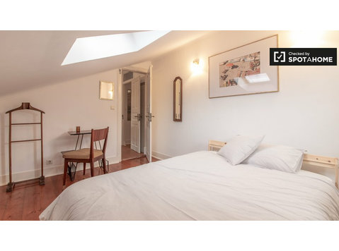 Zimmer zu vermieten in 4-Zimmer-Wohnung, Arroios, Lissabon - Zu Vermieten