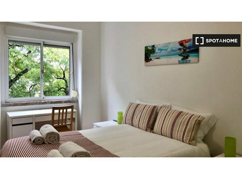 Zimmer zu vermieten in 4-Zimmer-Wohnung in Areeiro, Lissabon - Zu Vermieten