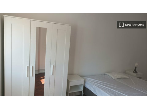 Pokój do wynajęcia w 4-pokojowym mieszkaniu w Areeiro,… - Do wynajęcia