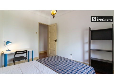 Zimmer zur Miete in 4-Zimmer-Wohnung in Arroios, Lissabon - Zu Vermieten