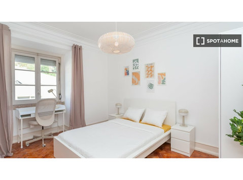 Zimmer zur Miete in 4-Zimmer-Wohnung in Arroios, Lissabon - Zu Vermieten