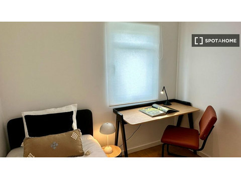 Room for rent in 4-bedroom apartment in Lisbon -  வாடகைக்கு 