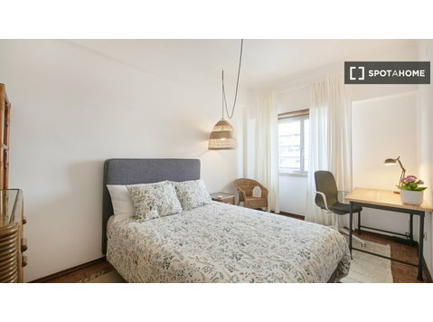 Zimmer zu vermieten in 4-Zimmer-Wohnung in Lissabon - Zu Vermieten