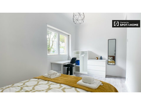 Zimmer zu vermieten in einer 4-Zimmer-Wohnung in Venda… - Zu Vermieten