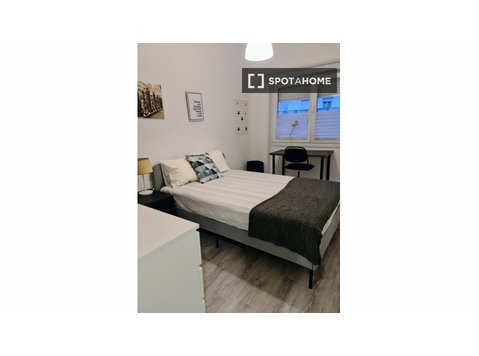 Zimmer zu vermieten in einer 4-Zimmer-Wohnung in Venda… - Zu Vermieten