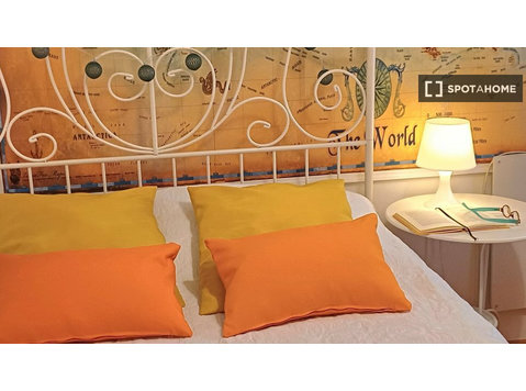 Zimmer zu vermieten in 5-Zimmer-Wohnung in Arroios, Lisboa - Zu Vermieten
