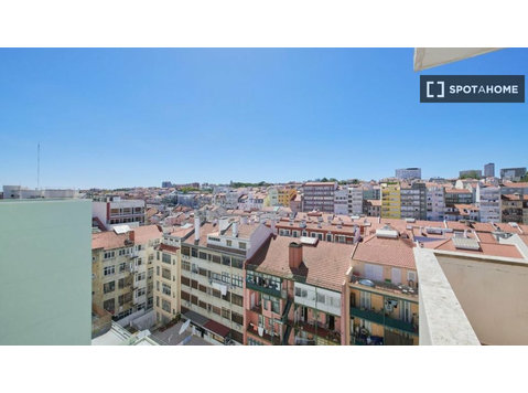 Room for rent in 5-bedroom apartment in Arroios, Lisbon - Cho thuê