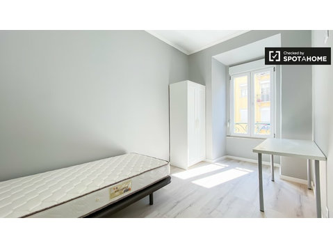 Zimmer zu vermieten in 5-Zimmer-Wohnung in Arroios, Lissabon - Zu Vermieten