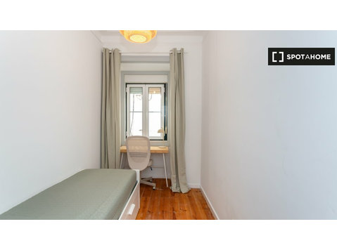 Zimmer zu vermieten in 5-Zimmer-Wohnung in Baixa, Lissabon - Zu Vermieten