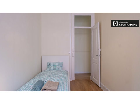 Pokój do wynajęcia w 5-pokojowym mieszkaniu w Campolide,… - Do wynajęcia