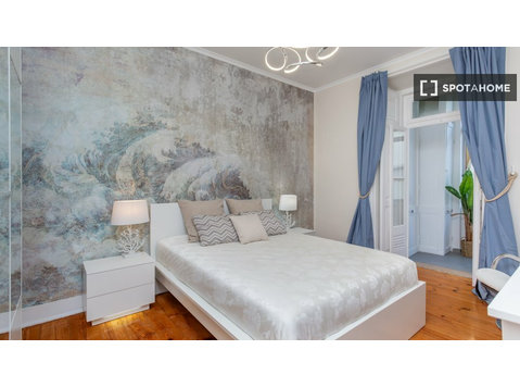 Pokój do wynajęcia w 6-pokojowym mieszkaniu w Ajuda, Lizbona - Do wynajęcia