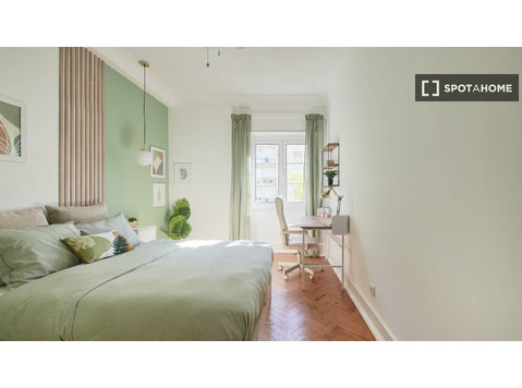 Room for rent in 6-bedroom apartment in Areeiro, Lisbon - 空室あり