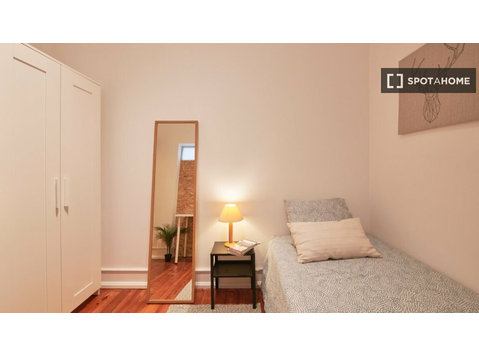 Pokój do wynajęcia w 6-pokojowym mieszkaniu w Areeiro,… - Do wynajęcia