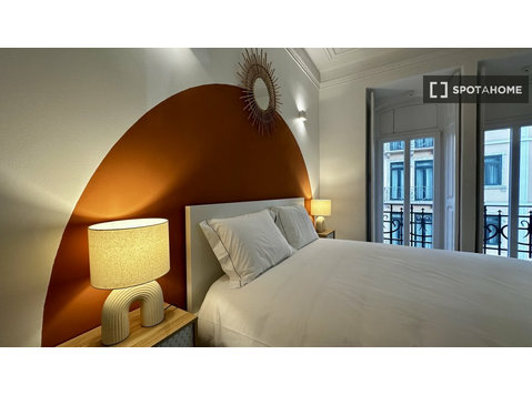 Room for rent in 6-bedroom apartment in Arroios, Lisbon - برای اجاره