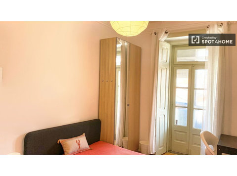 Se alquila habitación en el apartamento de 6 dormitorios en… - Alquiler