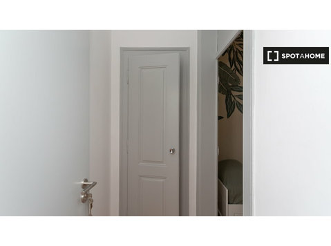 Zimmer zu vermieten in 6-Zimmer-Wohnung in Baixa, Lissabon - Zu Vermieten